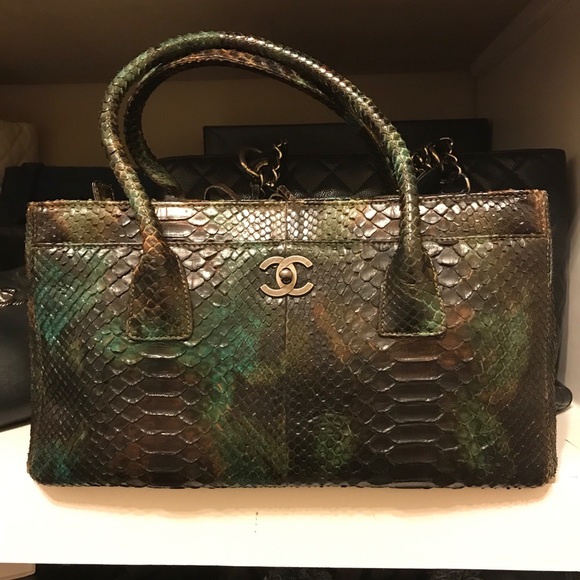❤️keeping❤️ CHANEL PYTHON TOTE NEW brown green python tassel beautiful ❤️ - Picture 3 of 16